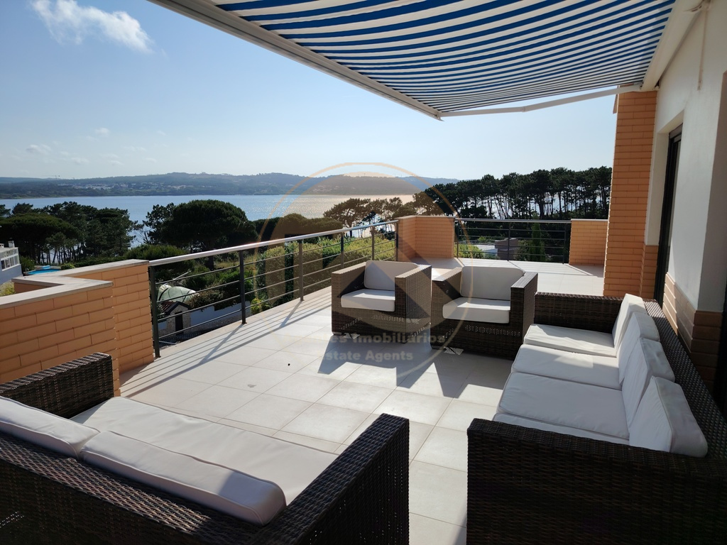 Villa contemporânea com piscina — Foto 59