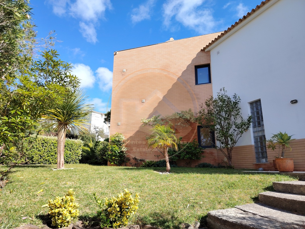 Villa contemporânea com piscina — Foto 13