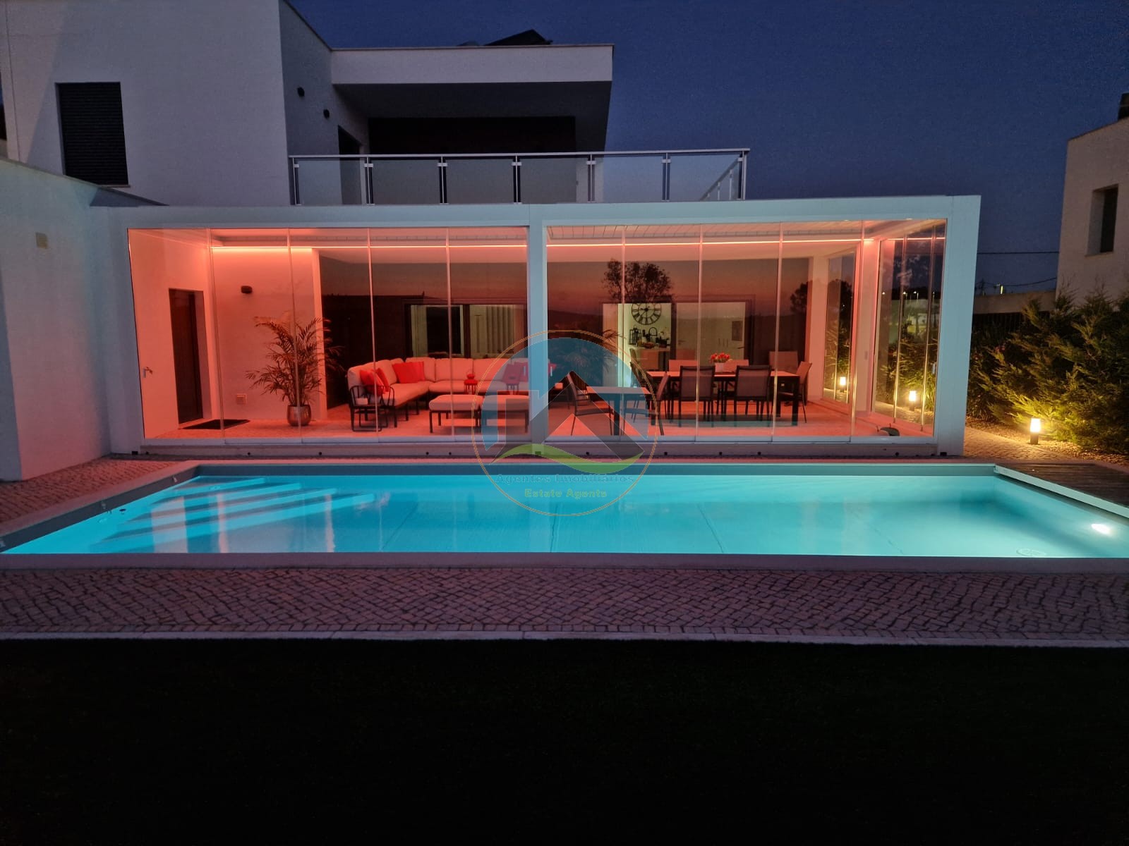 Moradia de luxo contemporânea com tecnologia de ponta, junto — Foto 36
