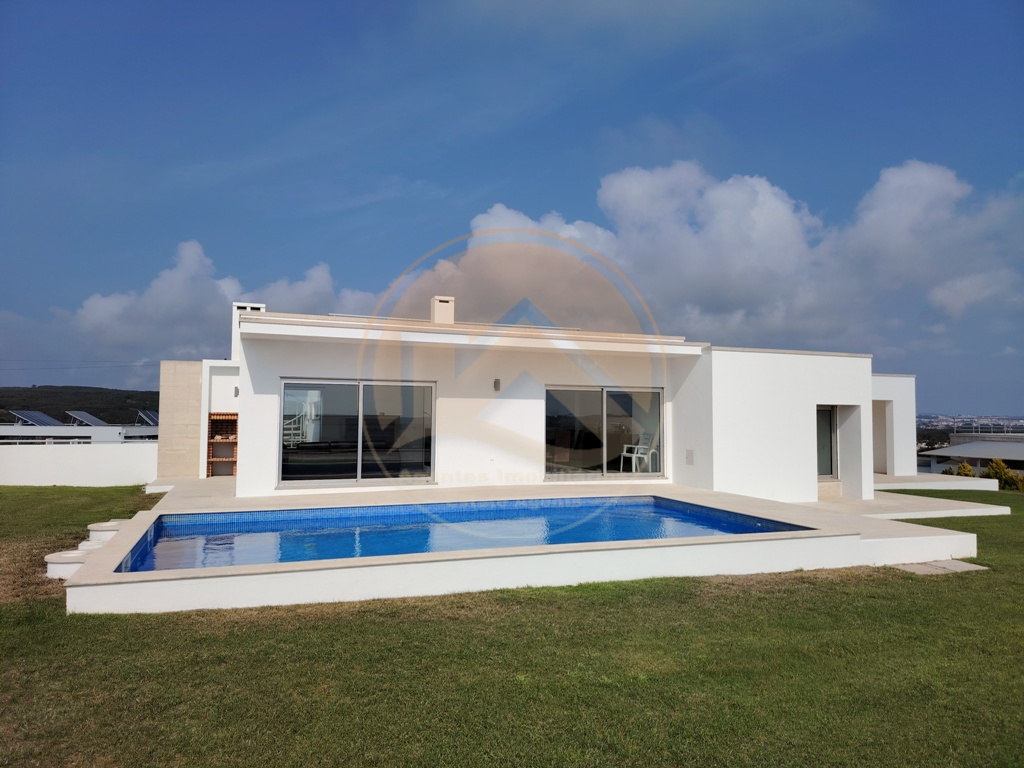 Detached modern villa in Foz do Arelho