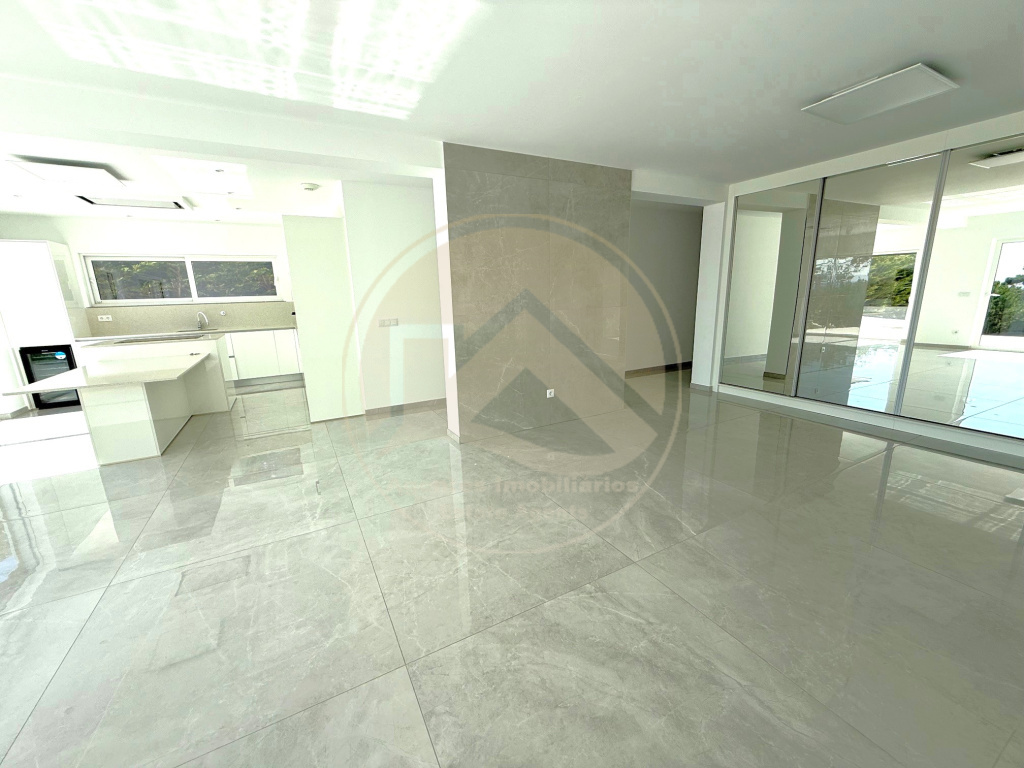 Moradia isolada nova de 3 quartos com terreno, perto do mar. — Foto 4
