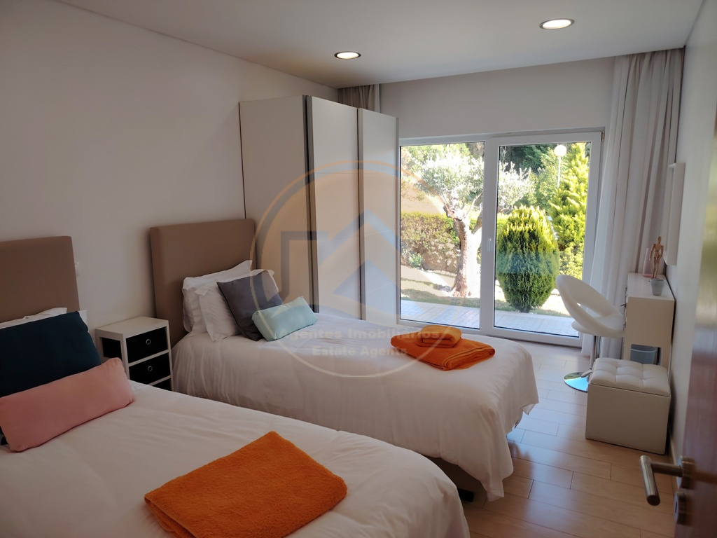 Villa contemporânea com piscina — Foto 38