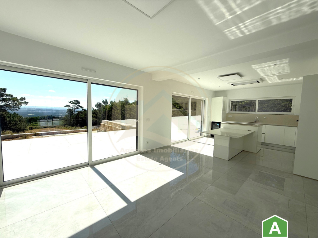 Brand new detached 3-bedroom villa with land, close to the sea