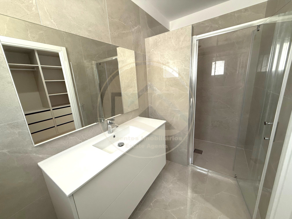 Moradia isolada nova de 3 quartos com terreno, perto do mar. — Foto 10
