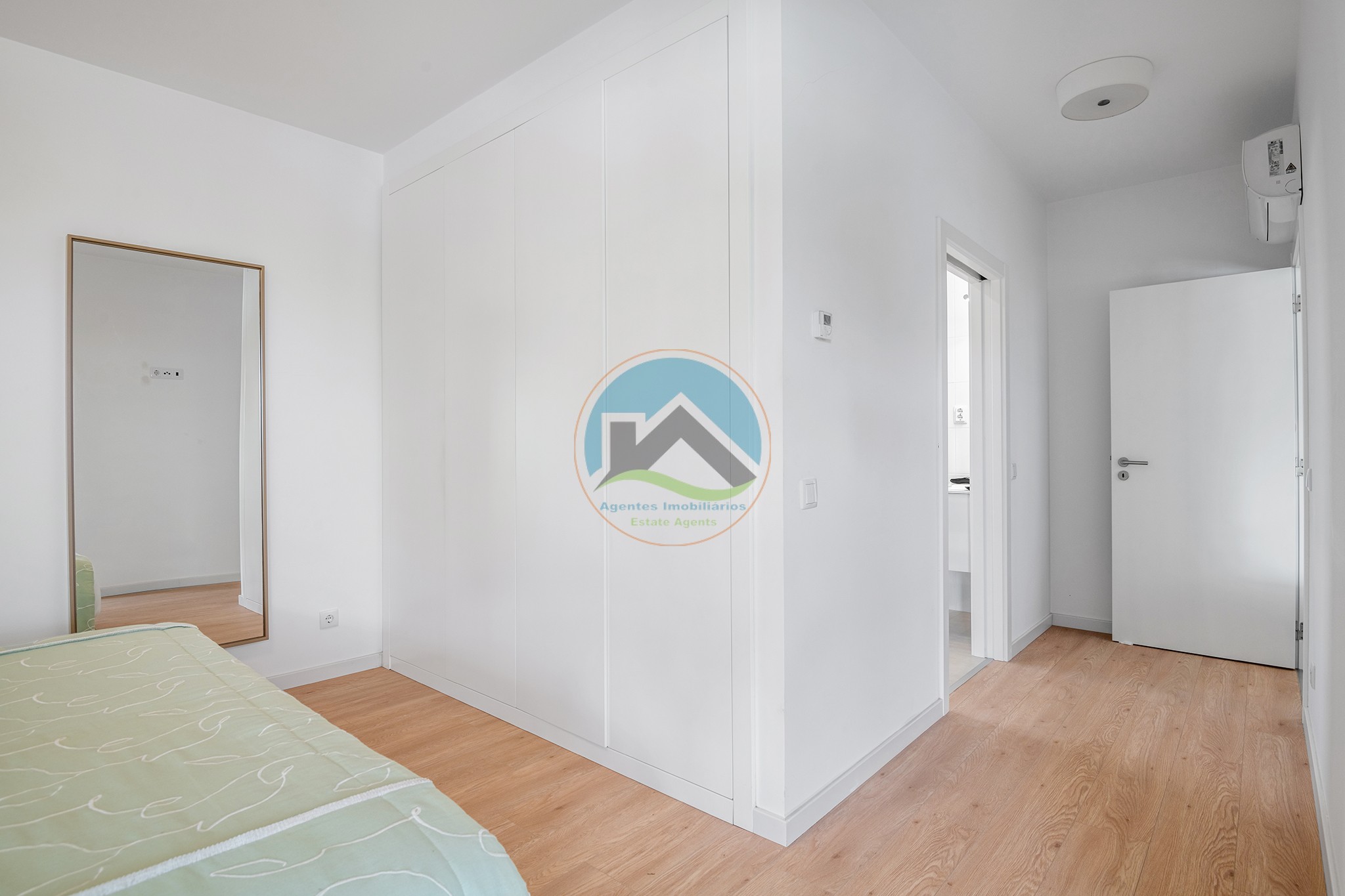 Moradia de luxo contemporânea com tecnologia de ponta, junto — Foto 23