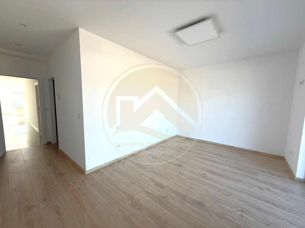Moradia isolada nova de 3 quartos com terreno, perto do mar. — Foto 11
