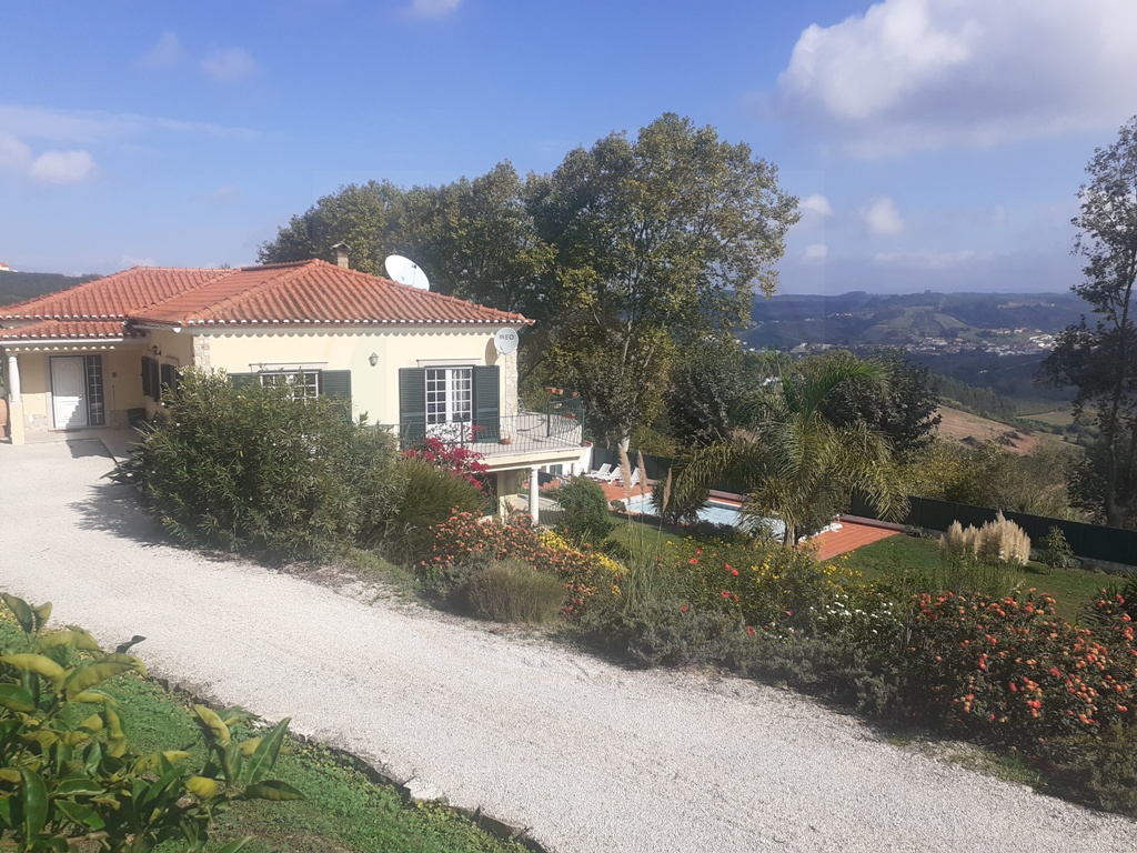 Deslumbrante moradia isolada com piscina — Foto 24